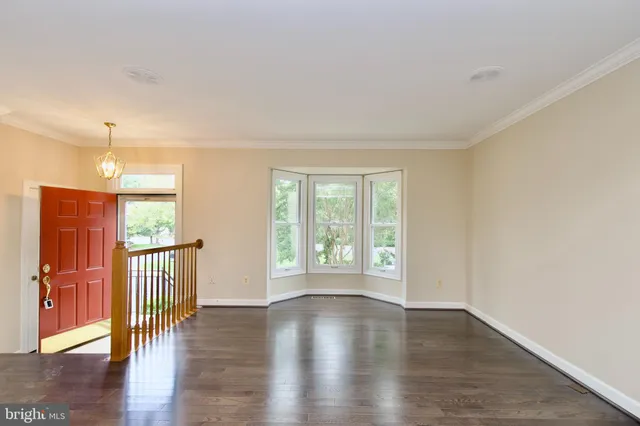 $699,900 | 6211 Glenshire Row, Alexandria, VA 22315