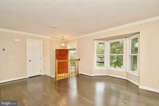 $699,900 | 6211 Glenshire Row, Alexandria, VA 22315