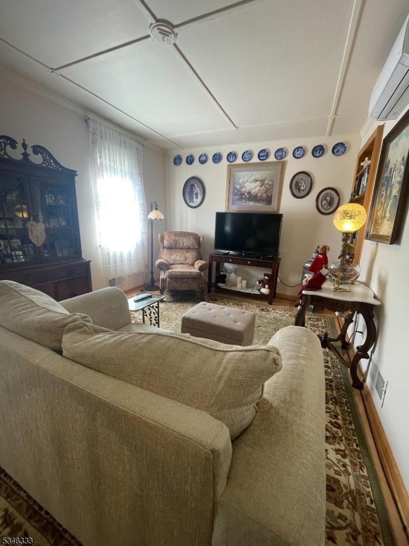 304 John Street Middlesex, NJ 08846 - Photo 5 of 11