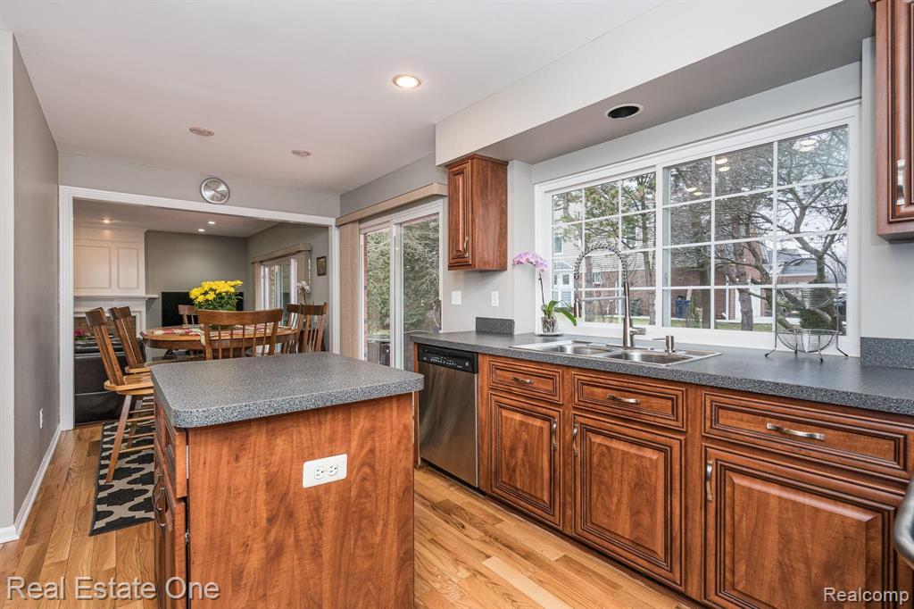 187 Saxon Court Rochester Hills, MI 48307 - Photo 13 of 47