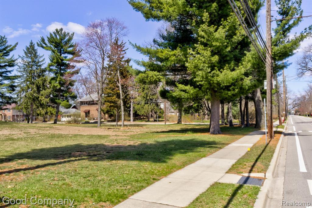 36 Ridge Road Pleasant Ridge, MI 48069 - Photo 10 of 25