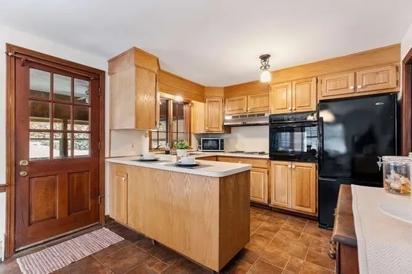 $759,999 | 11 Ludlow Avenue, Wakefield, MA 01880