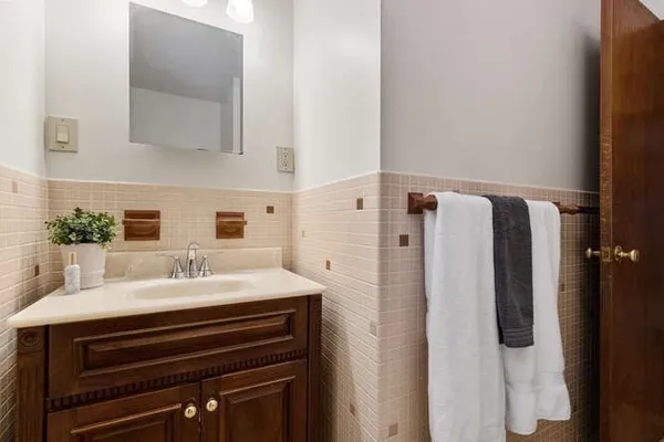 $759,999 | 11 Ludlow Avenue, Wakefield, MA 01880