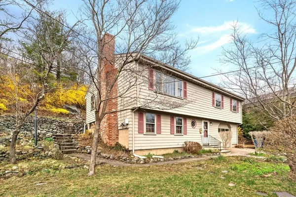 $759,999 | 11 Ludlow Avenue, Wakefield, MA 01880