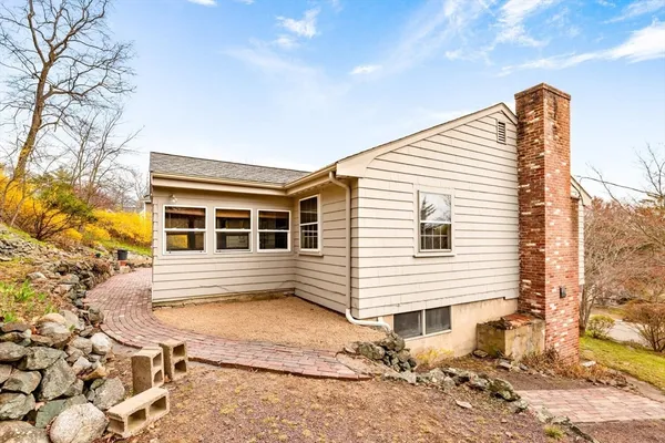 $759,999 | 11 Ludlow Avenue, Wakefield, MA 01880