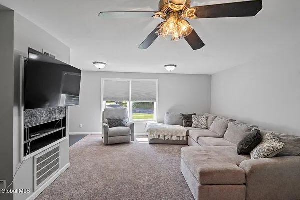 $5,500 | 387 Maple Avenue, Saratoga Springs, NY 12866