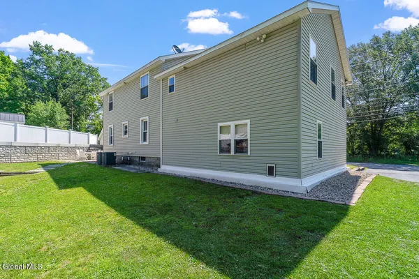 $5,500 | 387 Maple Avenue, Saratoga Springs, NY 12866