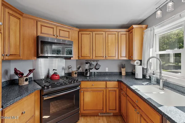 $5,500 | 387 Maple Avenue, Saratoga Springs, NY 12866