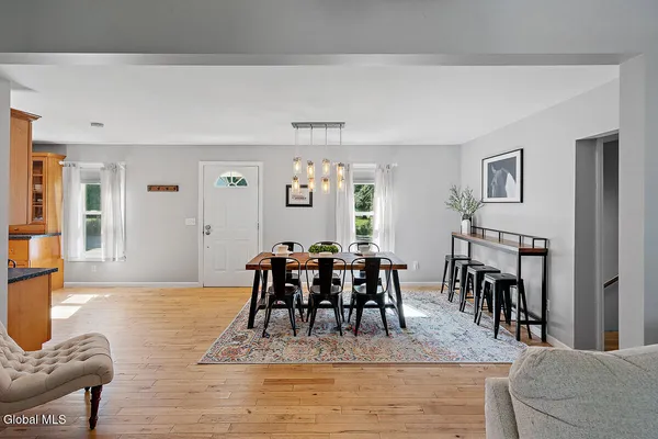 $5,500 | 387 Maple Avenue, Saratoga Springs, NY 12866