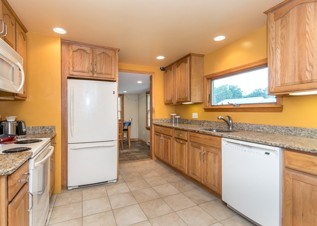 19 Plant Road Waltham, MA 02451 - Photo 3 of 19