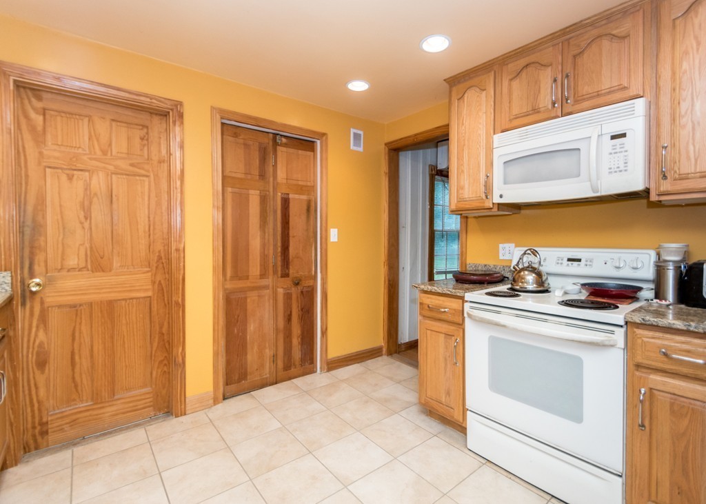 19 Plant Road Waltham, MA 02451 - Photo 4 of 19