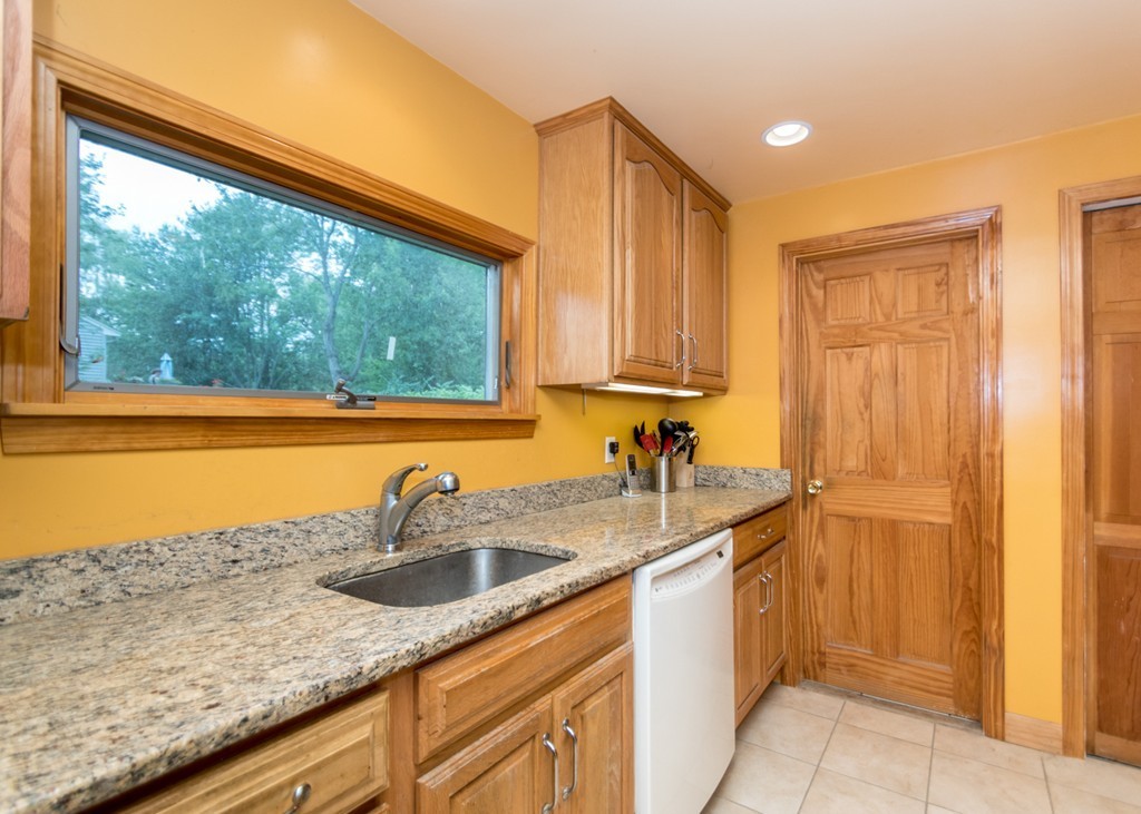 19 Plant Road Waltham, MA 02451 - Photo 5 of 19