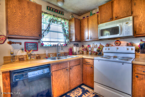 231-233 Rivers Edge Lane Sevierville, TN 37862 - Photo 6 of 43 20230918-3Y0A8938_39_40
