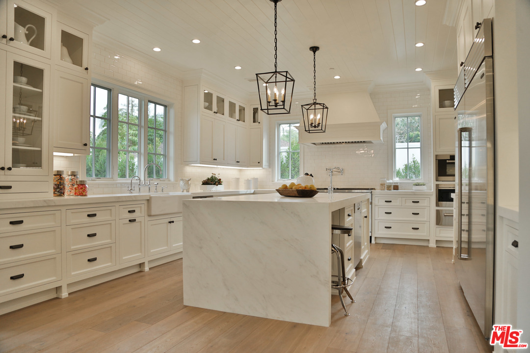 2770 Forrester Drive Los Angeles, CA 90064 - Photo 11 of 49