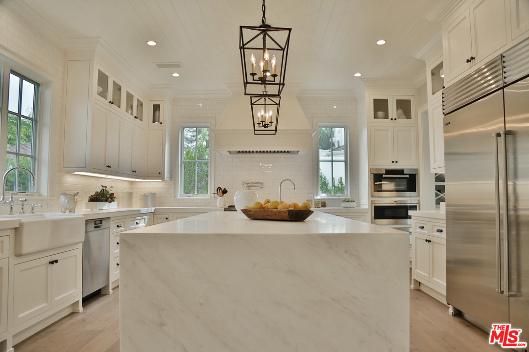 2770 Forrester Drive Los Angeles, CA 90064 - Photo 12 of 49