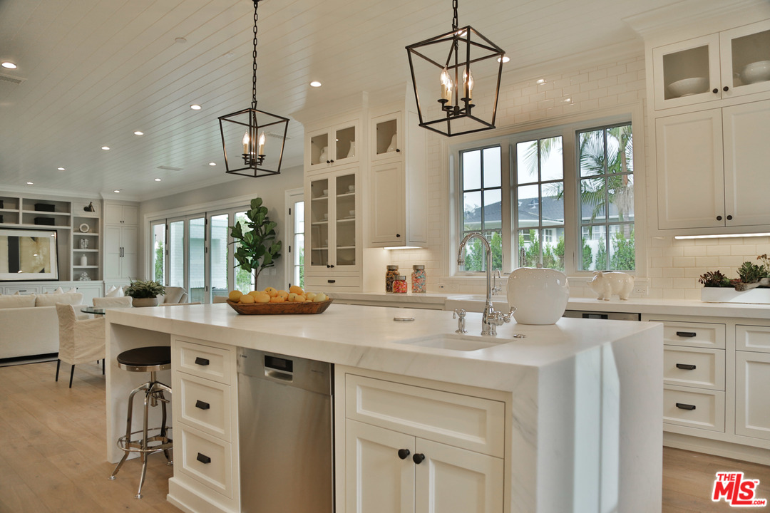 2770 Forrester Drive Los Angeles, CA 90064 - Photo 14 of 49