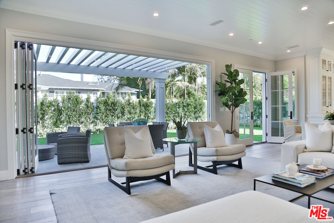 2770 Forrester Drive Los Angeles, CA 90064 - Photo 18 of 49