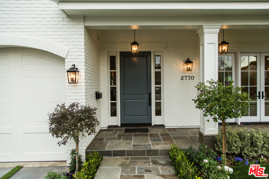 2770 Forrester Drive Los Angeles, CA 90064 - Photo 3 of 49