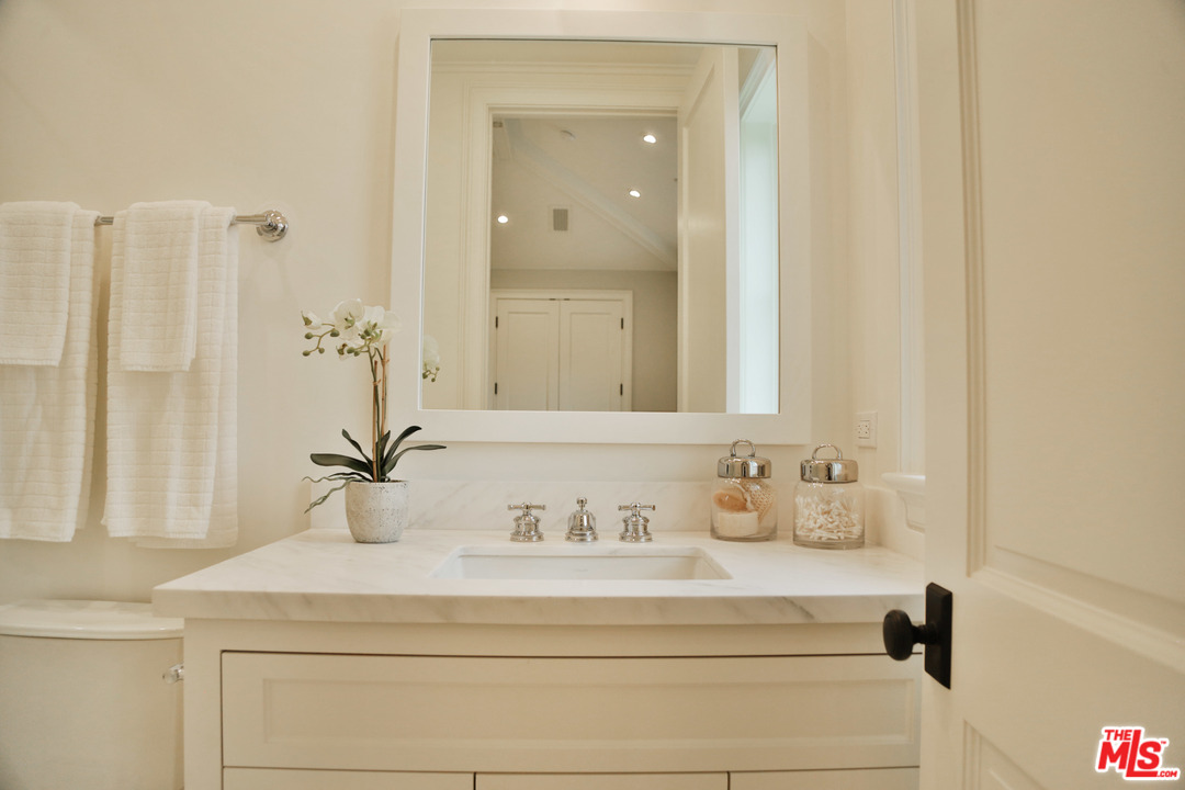 2770 Forrester Drive Los Angeles, CA 90064 - Photo 32 of 49