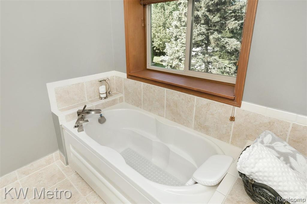 869 Timberline Drive Rochester Hills, MI 48309 - Photo 25 of 43