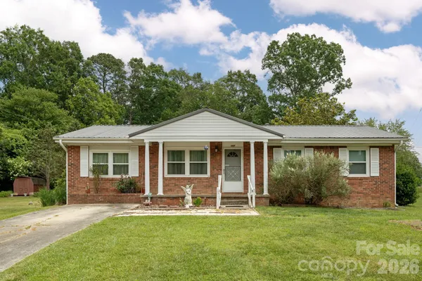 $325,000 | 107 Maywood Road, Hendersonville, NC 28792