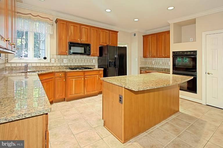 7438 Spring Summit Road Springfield, VA 22150 - Photo 9 of 30 Kitchen