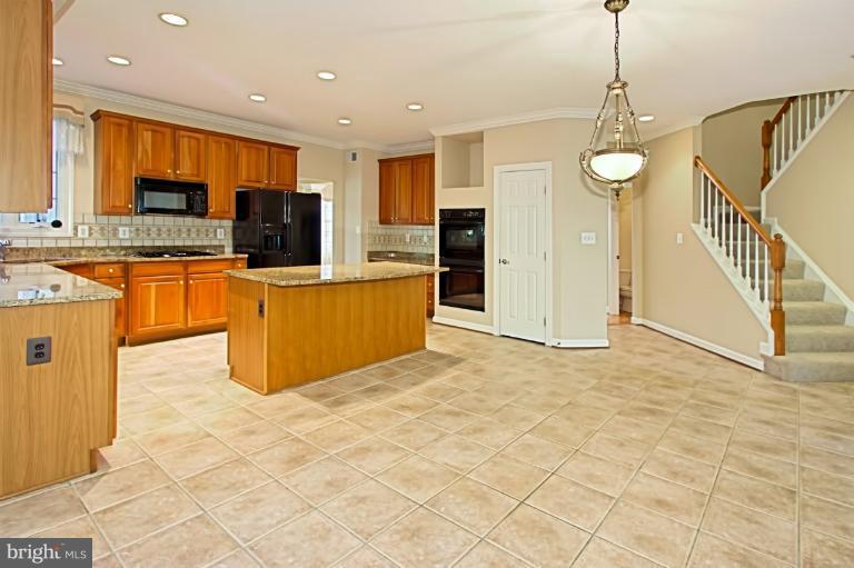 7438 Spring Summit Road Springfield, VA 22150 - Photo 10 of 30 Kitchen