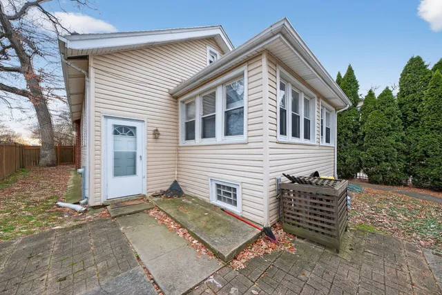 a view of house with backyard and trees