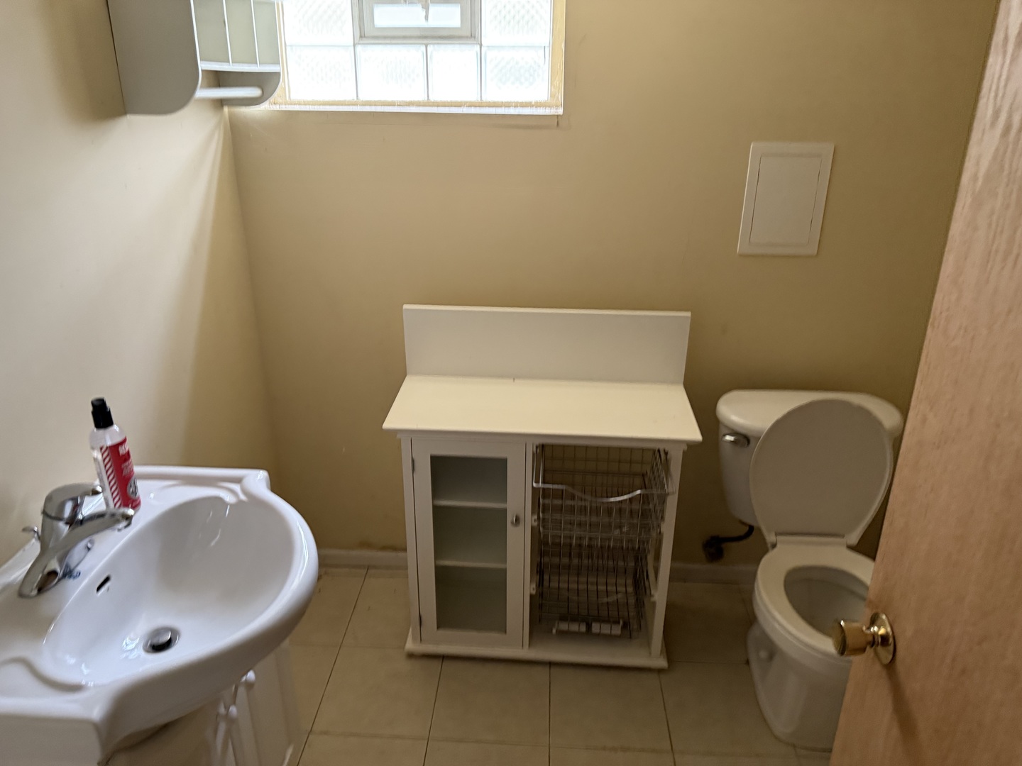 979 Vine Street Winnetka, IL 60093 - Photo 8 of 18 a bathroom with a sink toilet and a mirror