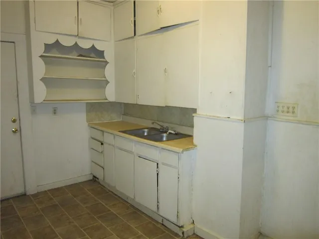 $82,000 | 815 Elmwood Avenue, Kansas City, MO 64124