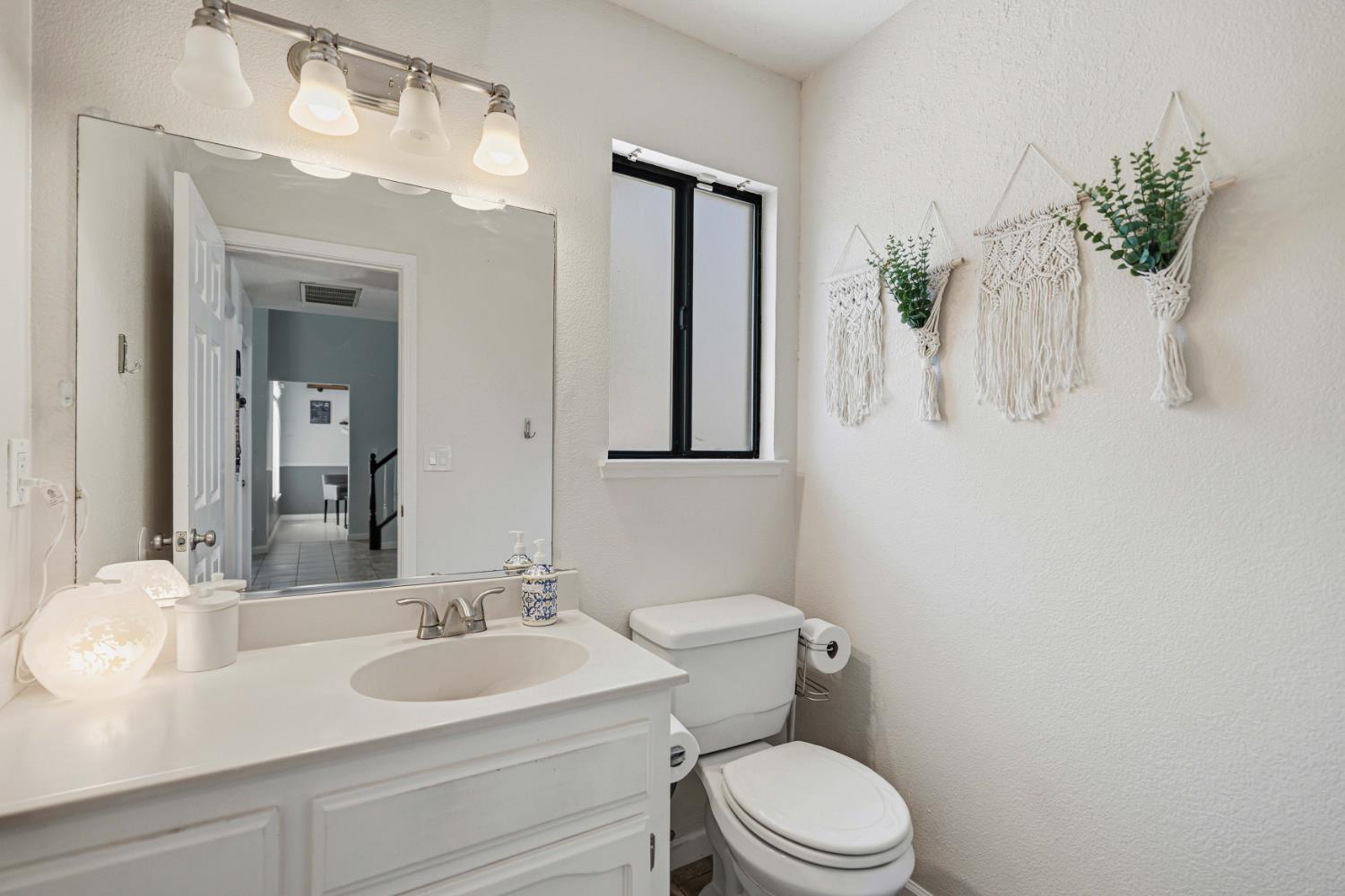 1721 Woodcrest Way Modesto, CA 95355 - Photo 14 of 38