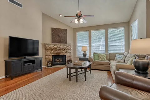 $3,500 | 15 Cobble Gate Place, The Woodlands, TX 77381
