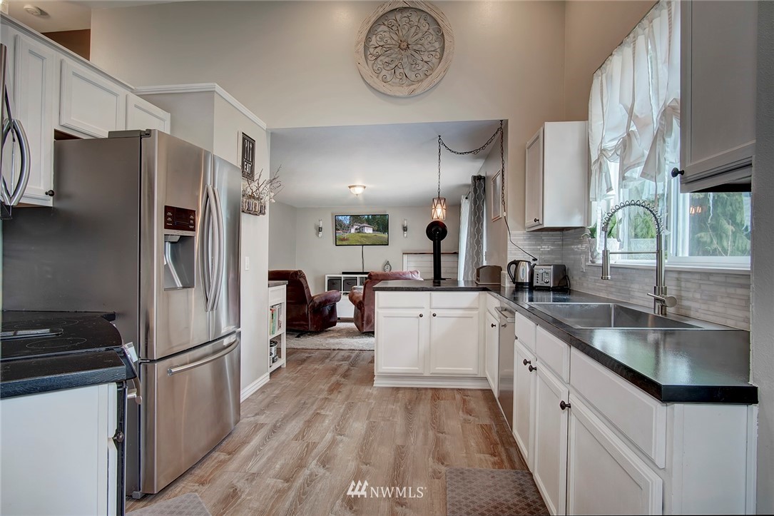 171 Northeast Laurel Road Belfair, WA 98528 - Photo 9 of 36 Gallery Image 9