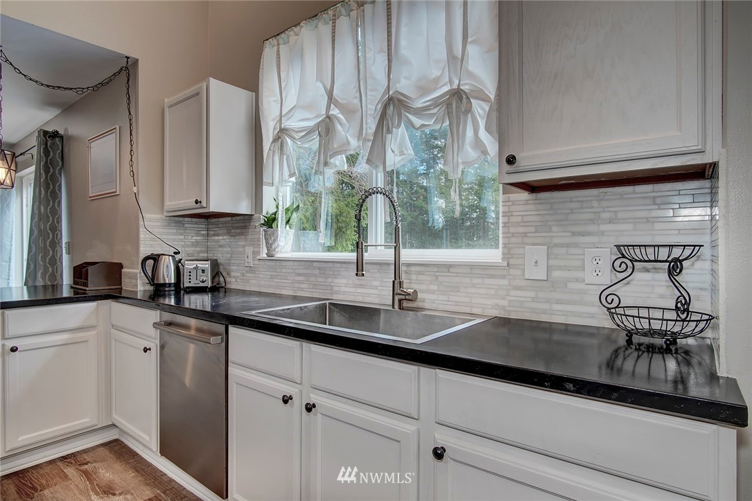 171 Northeast Laurel Road Belfair, WA 98528 - Photo 10 of 36 Gallery Image 10