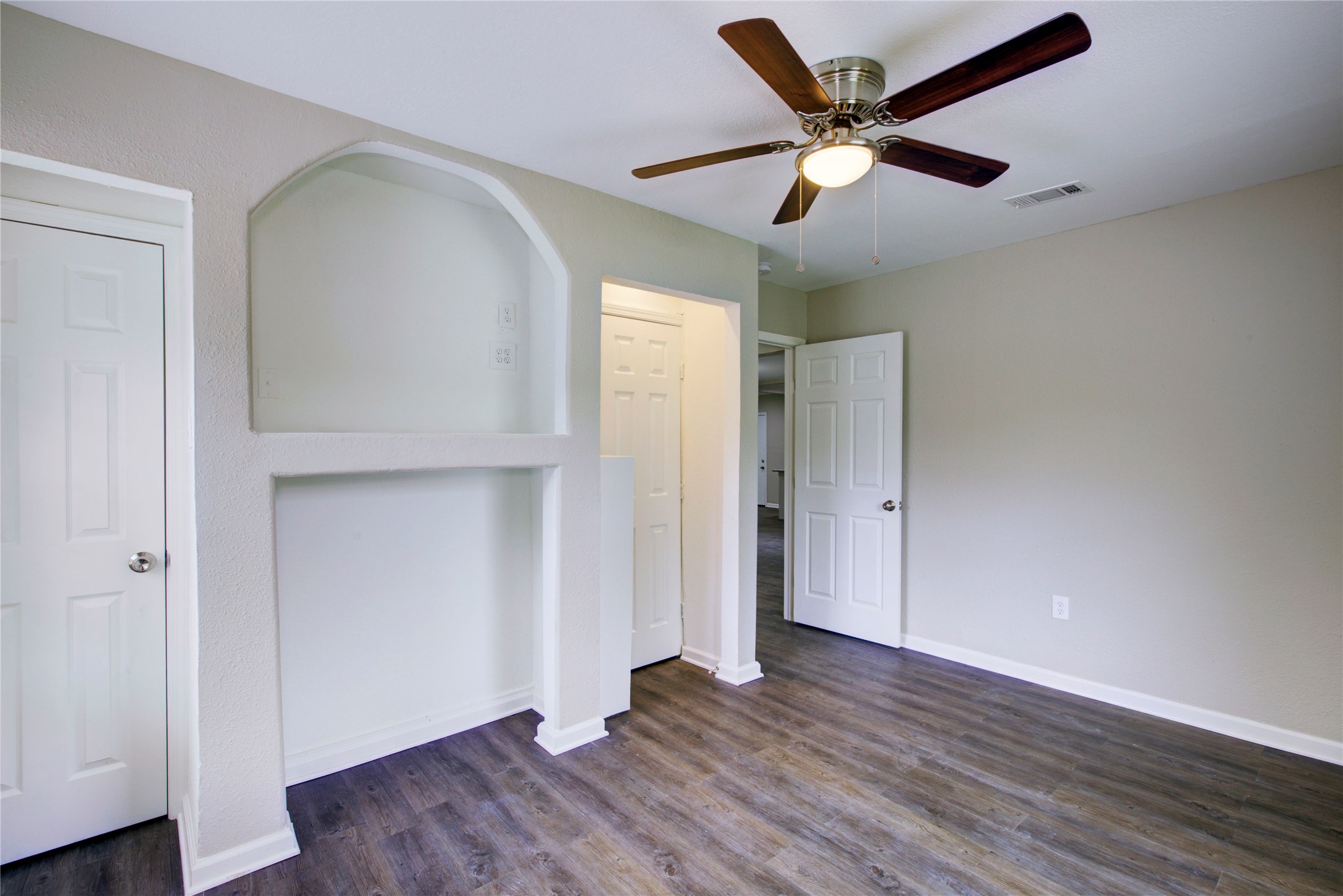 5406 Bataan Road Houston, TX 77033 - Photo 22 of 28 Bedroom 3