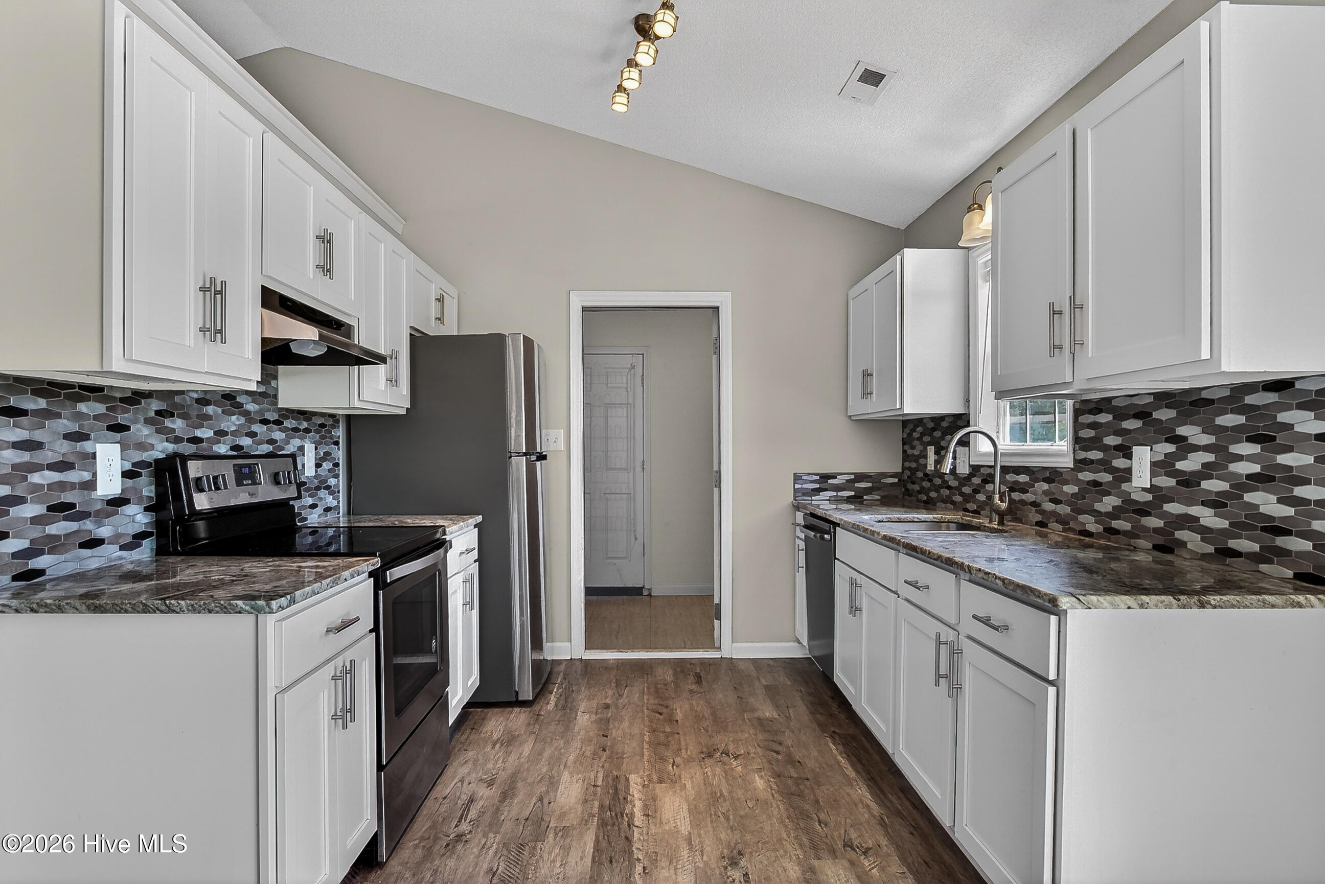 407 Alec Court Hubert, NC 28539 - Photo 13 of 26 11