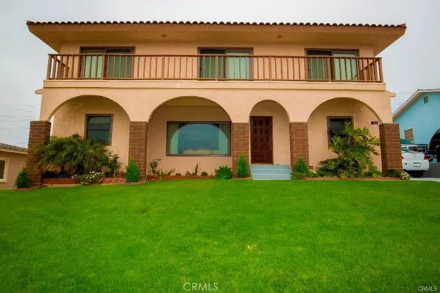 $2,699,000 | 205 Vía Los Altos, Redondo Beach, CA 90277