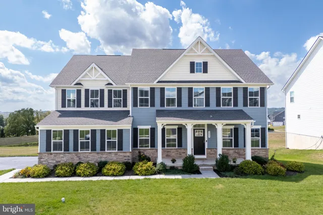 $1,099,000 | 3040 Merion Drive, Center Valley, PA 18034