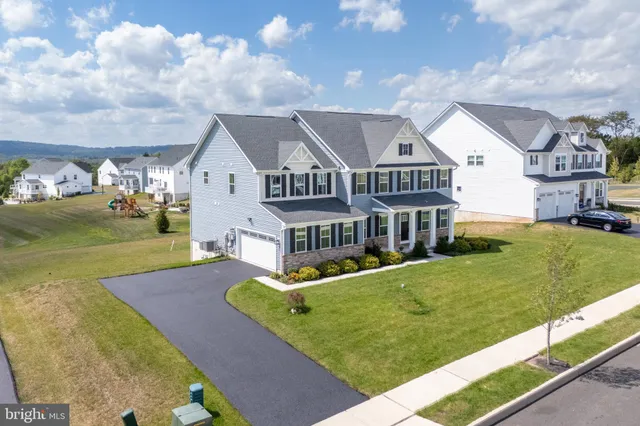 $1,099,000 | 3040 Merion Drive, Center Valley, PA 18034