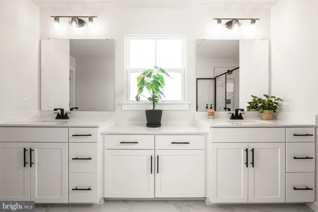 $1,099,000 | 3040 Merion Drive, Center Valley, PA 18034