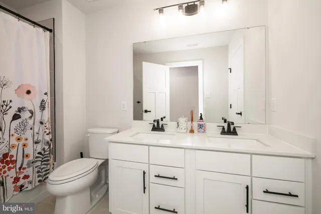 $1,099,000 | 3040 Merion Drive, Center Valley, PA 18034