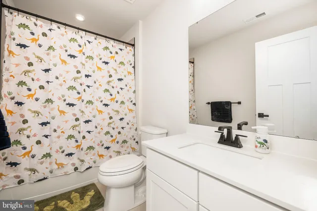 $1,099,000 | 3040 Merion Drive, Center Valley, PA 18034