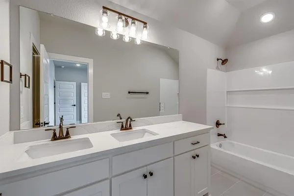 $1,975 | 924 Cooksey Court, Unit B, Grandview, TX 76050