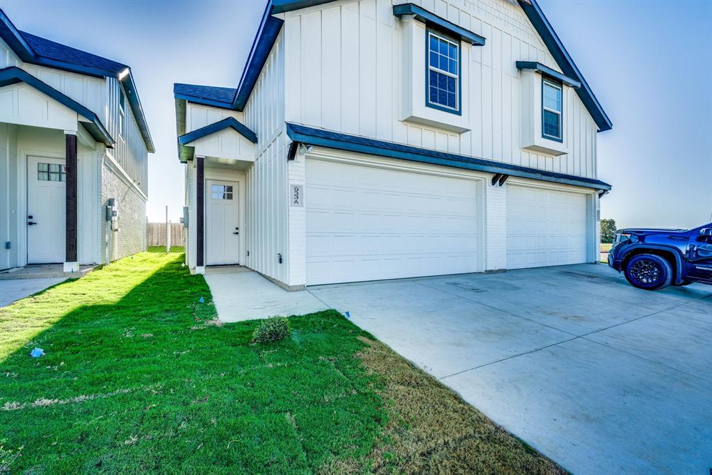 924 Cooksey Court, Unit B Grandview, TX 76050 - Photo 2 of 30