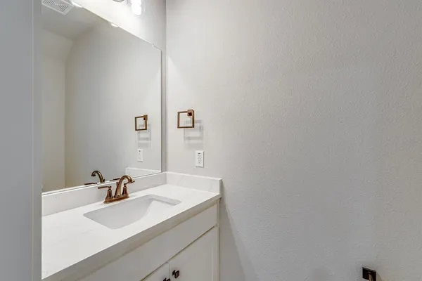 $1,975 | 924 Cooksey Court, Unit B, Grandview, TX 76050