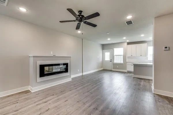 $1,975 | 924 Cooksey Court, Unit B, Grandview, TX 76050