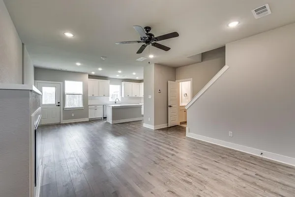 $1,975 | 924 Cooksey Court, Unit B, Grandview, TX 76050