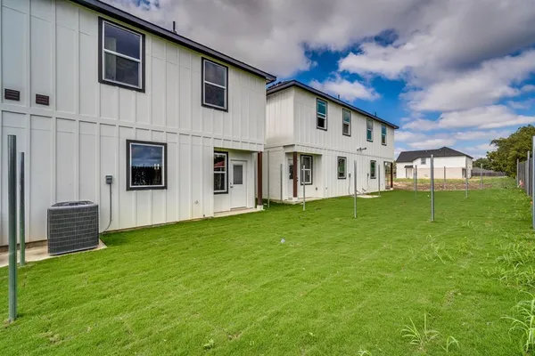 $1,975 | 924 Cooksey Court, Unit B, Grandview, TX 76050