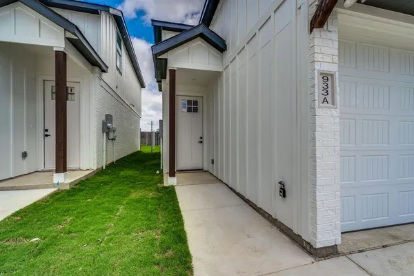 $1,975 | 924 Cooksey Court, Unit B, Grandview, TX 76050