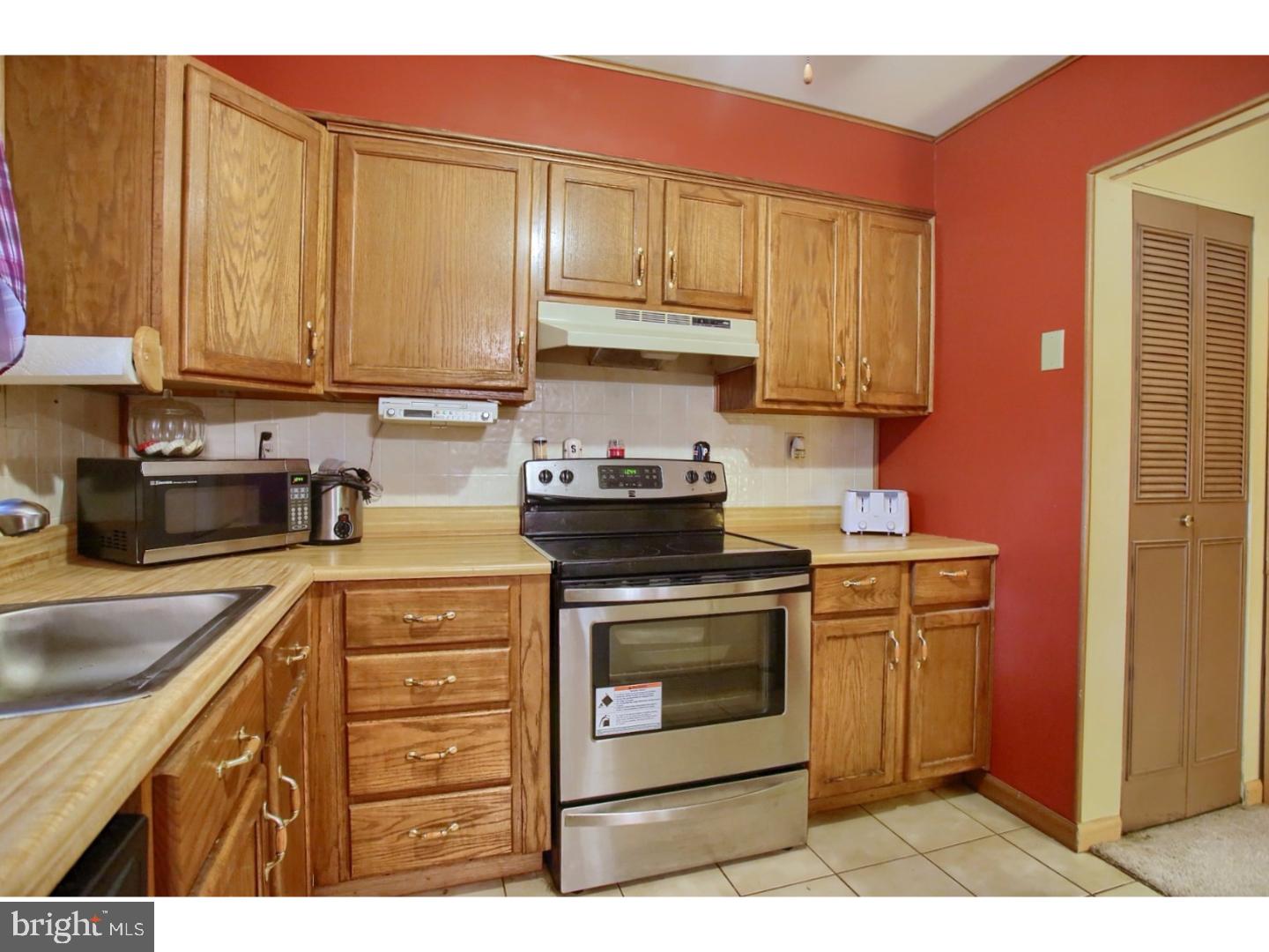 1213 Fox Run Reading, PA 19606 - Photo 12 of 22 Kitchen
